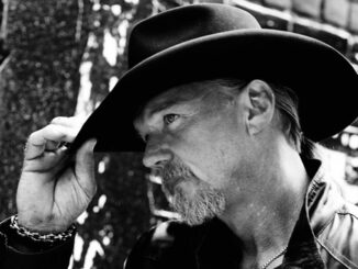 In new video, Trace Adkins and band are “Better Off” social distancing