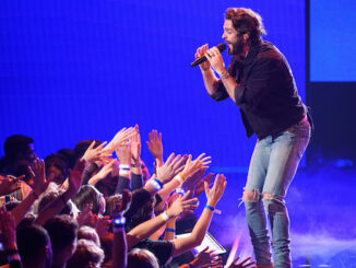 “Things Dads Do”: Thomas Rhett celebrates belated Father’s Day with a tune he wrote with his dad