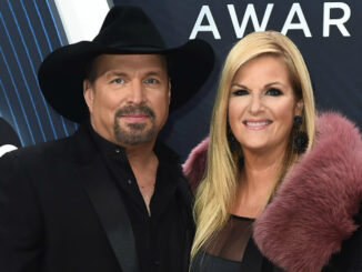 Garth Brooks delays acoustic set due to potential COVID-19 exposure