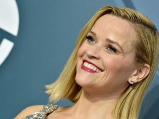 Reese Witherspoon proves she’s been snapping selfies — and hasn’t aged — since 1996
