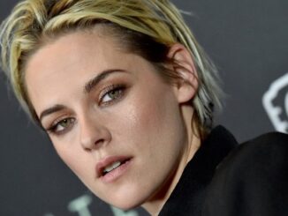 Kristen Stewart opens up about the “enormous pressure” she felt about publicly coming out