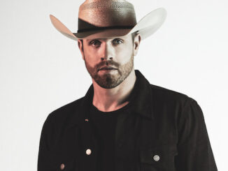 Dustin Lynch takes fans to “Momma’s House” in intimate new acoustic performance video