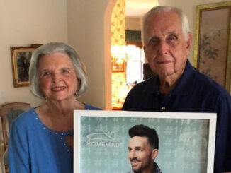 Jake Owen presents number-one plaque to his grandparents, who inspired his chart-topping “Homemade”