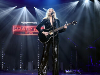 Kelsea Ballerini spills behind-the-scenes details on her “hole in the bottle” video