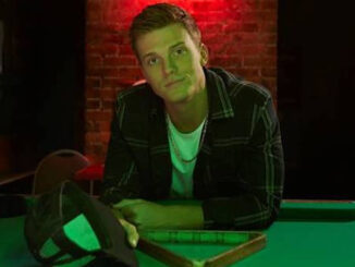 Parker McCollum’s Hollywood Gold EP hits more milestones, as “Pretty Heart” becomes a top-ten hit