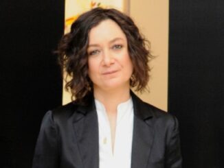 Sara Gilbert reportedly tackling “Varsity Blues” cheating scandal in pilot for series ‘Verbatim’