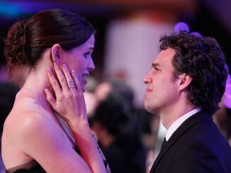 “Old pals” Jennifer Garner and Mark Ruffalo have ’13 Going on 30′ reunion