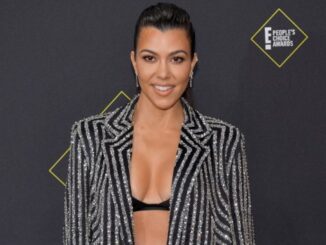 Kourtney Kardashian goes Instagram official with Travis Barker