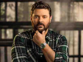 Chris Young notches four billion career streams as “Famous Friends” continues to climb