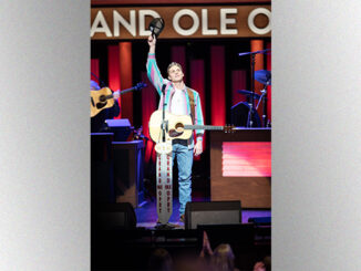 Parker McCollum surprised with platinum plaque for “Pretty Heart” during Opry debut