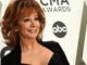Reba McEntire to star in and produce a Lifetime music-themed holiday film